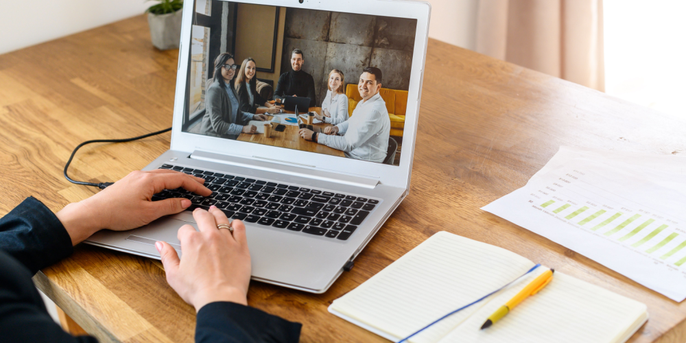 Wie man Aufmerksamkeit in Online-Meetings beibehält